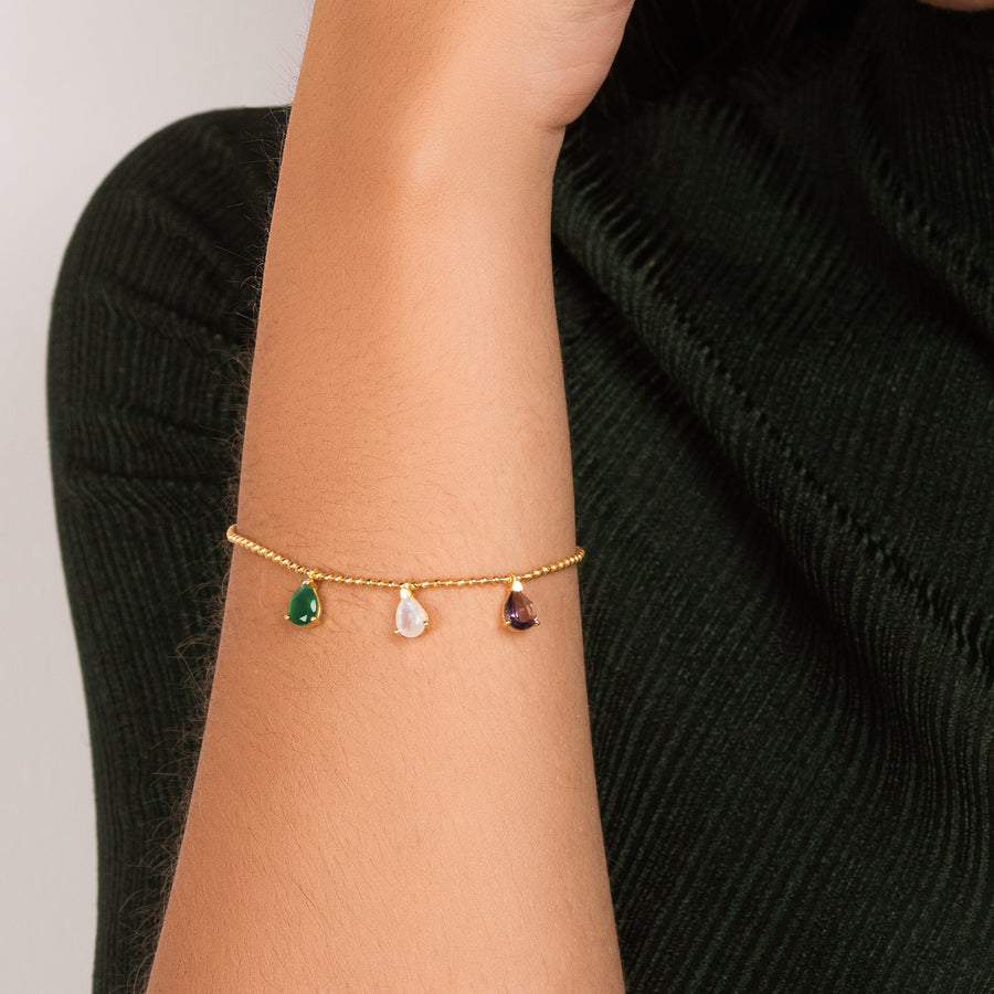 Pulsera dorada sencilla con charms de colores