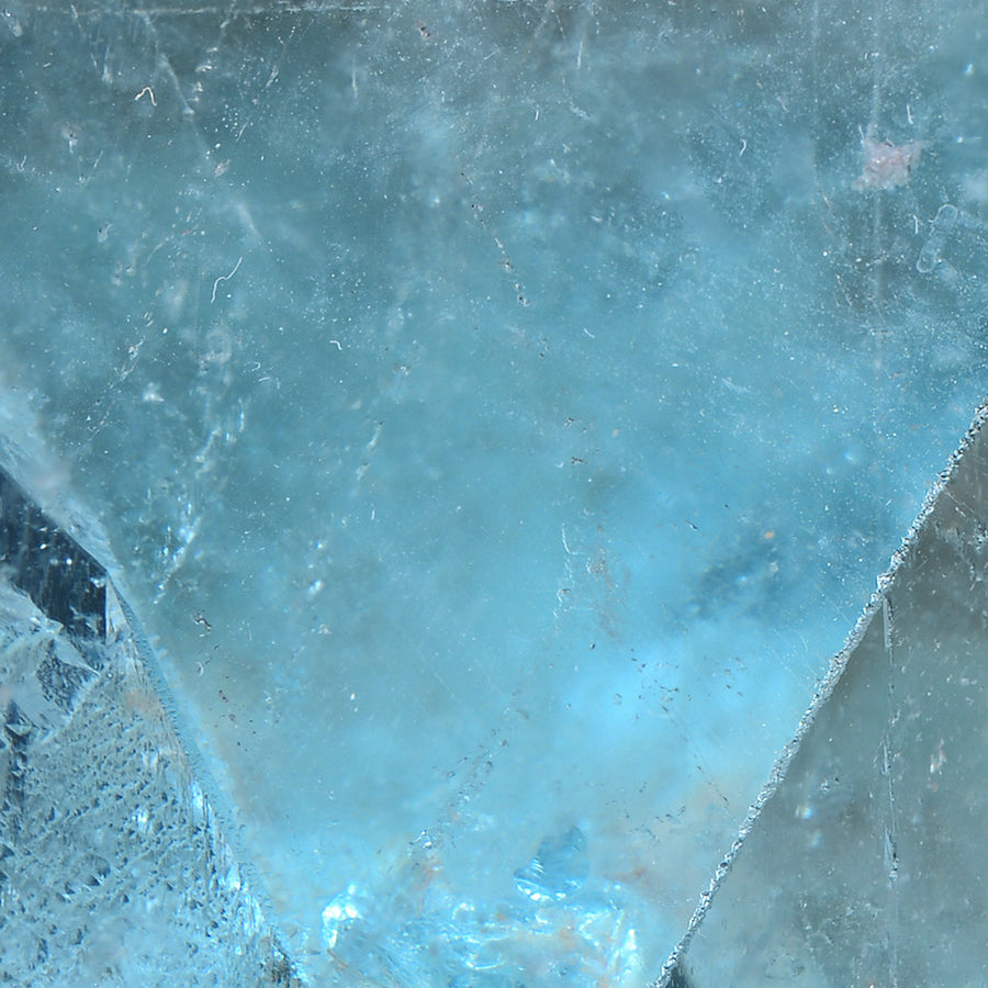 Textura de piedra topacio azul de los pendientes en forma de abanico dorados de LAVANI Jewels
