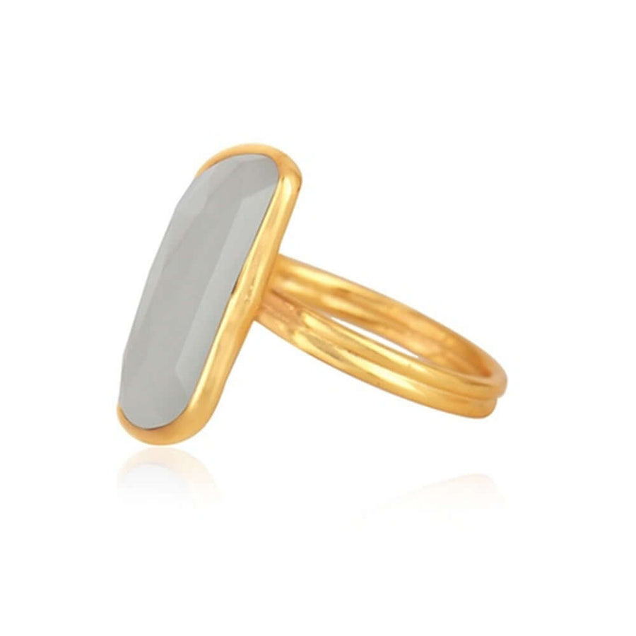 Lateral del anillo Stardust de Lavani Jewels formado por una piedra central blanca