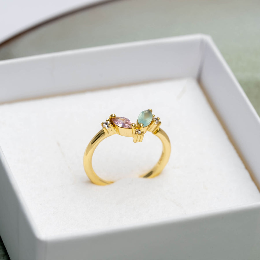 Anillo Denali dorado visto de perfil color rosa aguamarina