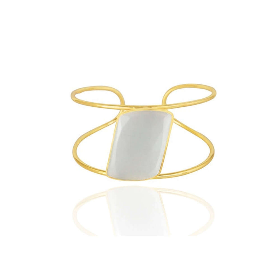Brazalete dorado visto al detalle de lavani jewels