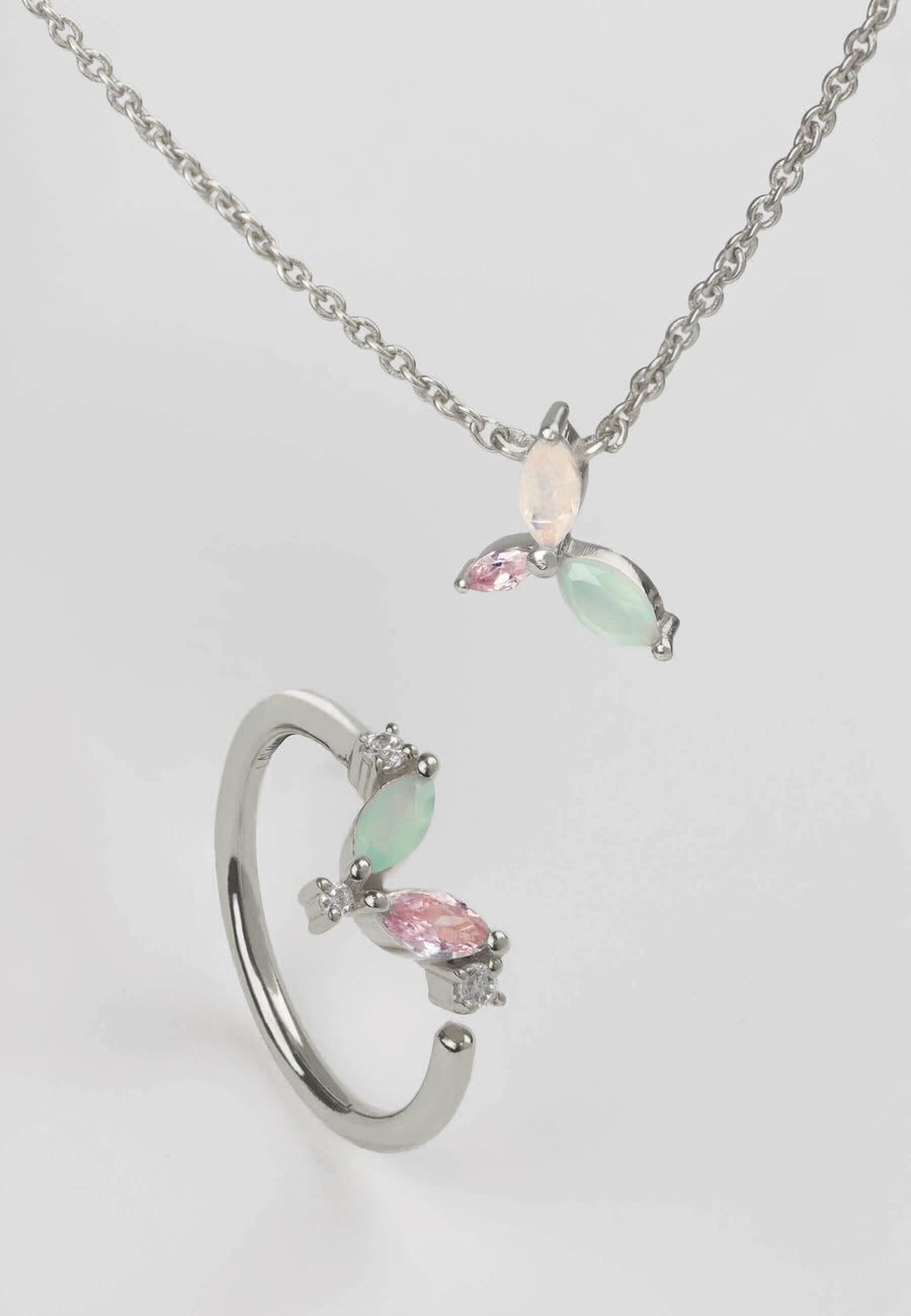 anillo plateado con flor de loto