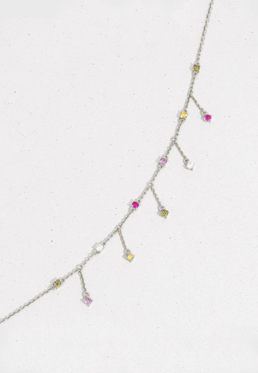 choker plateado con piedras de colores