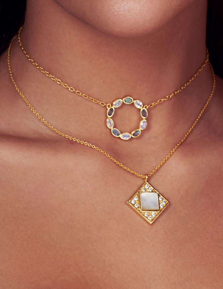 Choker circulo bañado en oro con piedras naturales