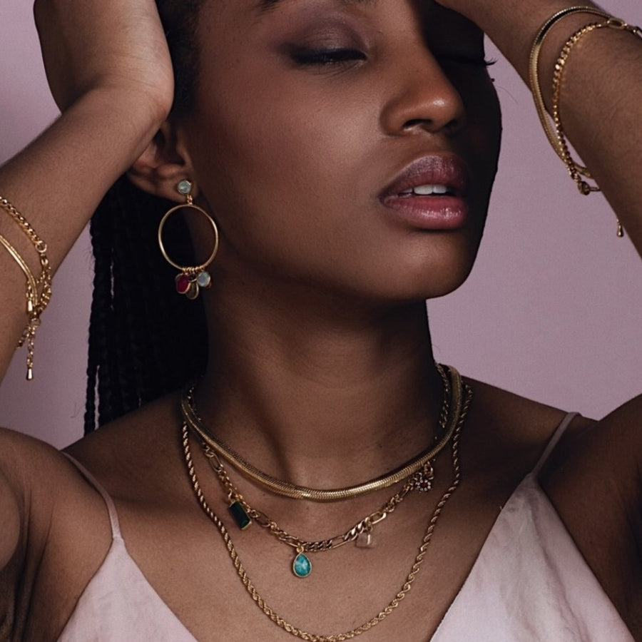 Cadenas doradas y colgantes de eslabones dorados de Lavani Jewels