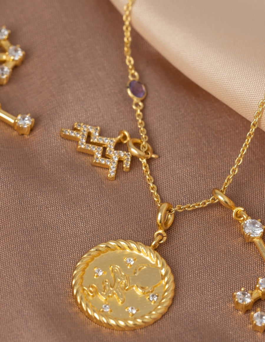 charms dorados simbolo zodiaco