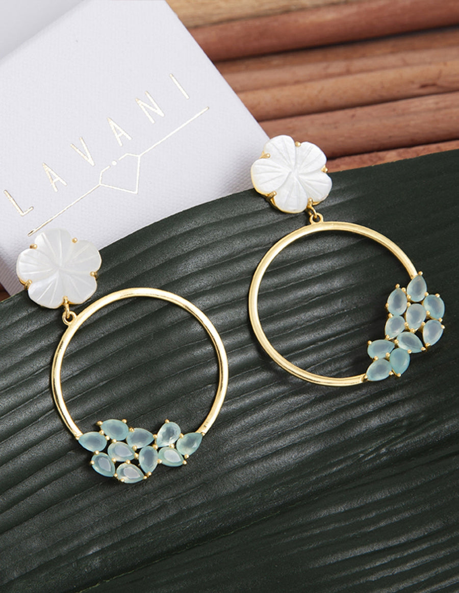 pendientes de aro para invitada blanco y aguamarina