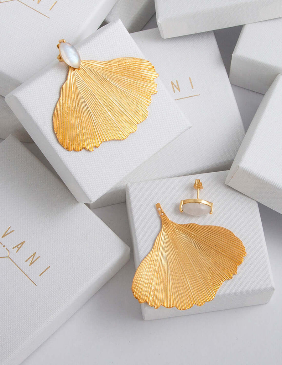 Pendientes dorados de Gingko de Lavani Jewels