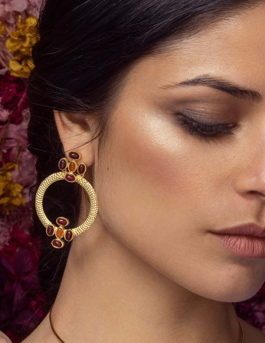 pendientes de aro con piedras naturales granate de lavani jewels