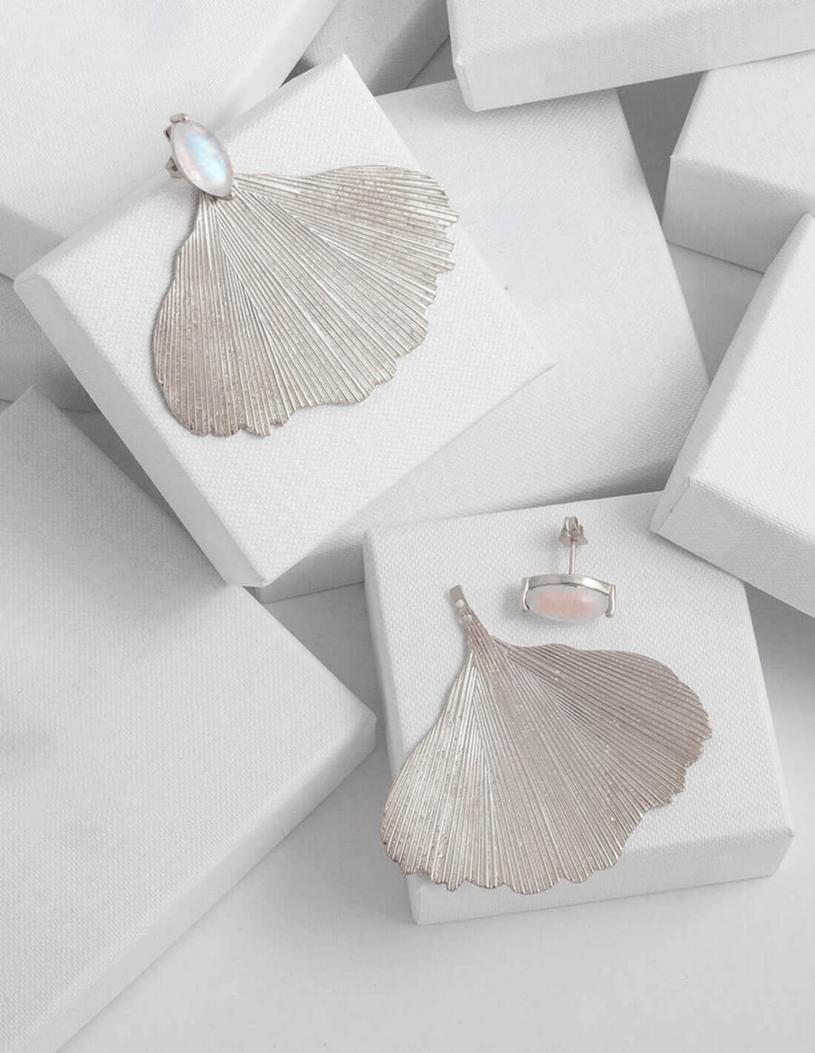 pendientes plateados con hoja gingko japonesa