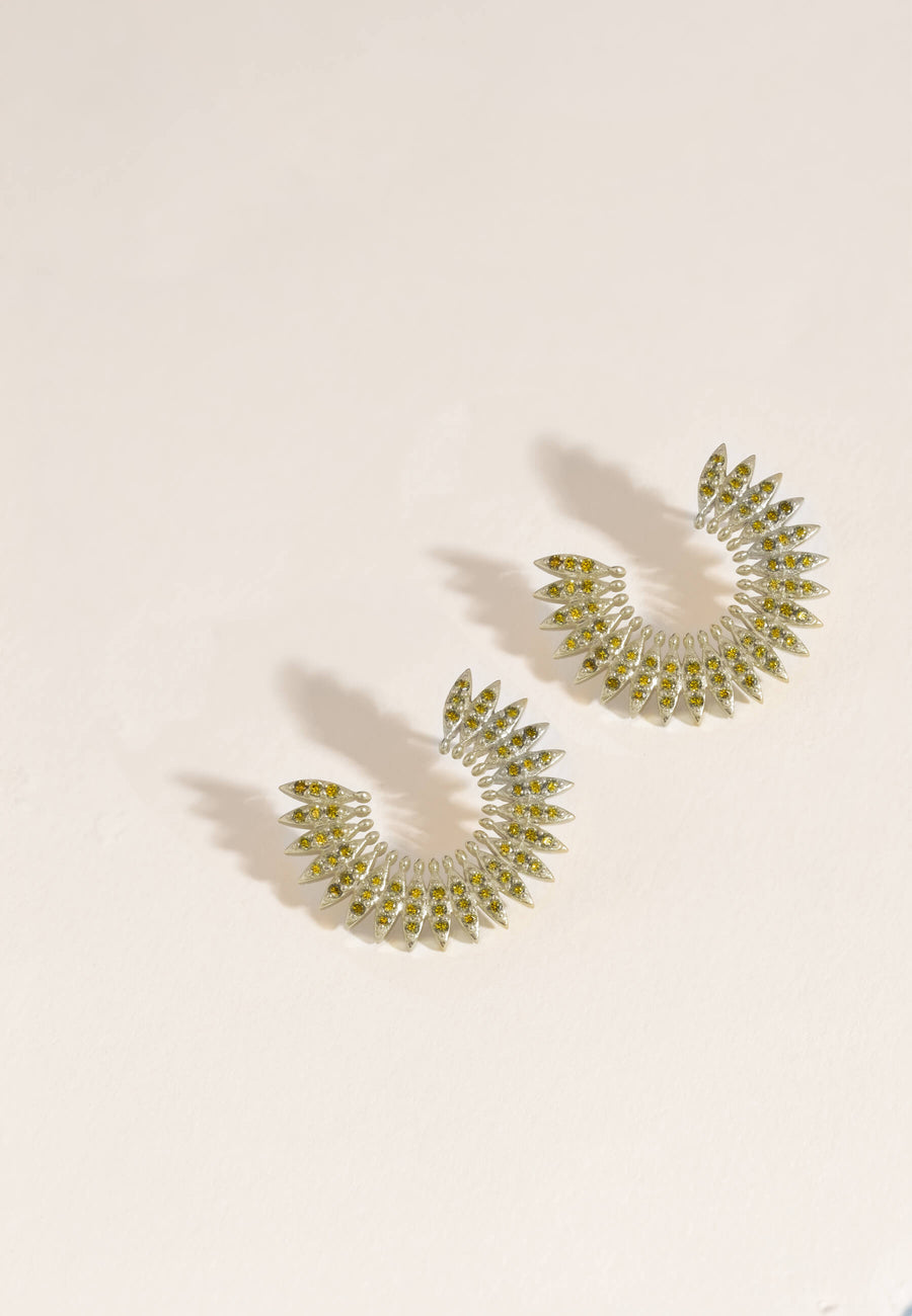 pendientes plateados redondos