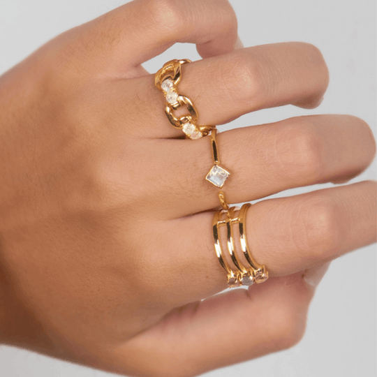 qué anillo llevar según la forma de tu mano