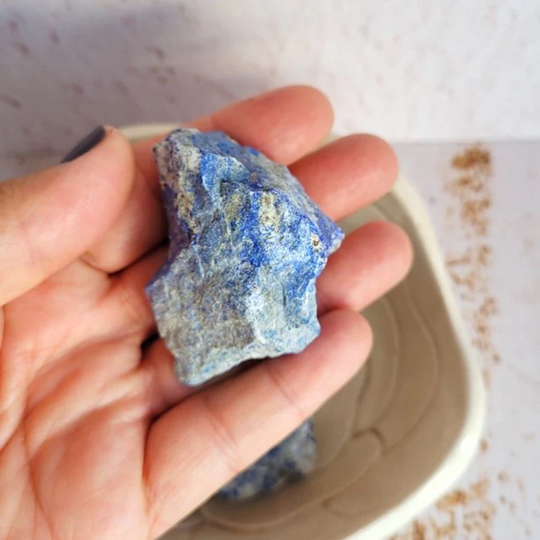 Lapislázuli propiedades, lapislázuli significado y más características sobre el mineral Lapislázuli