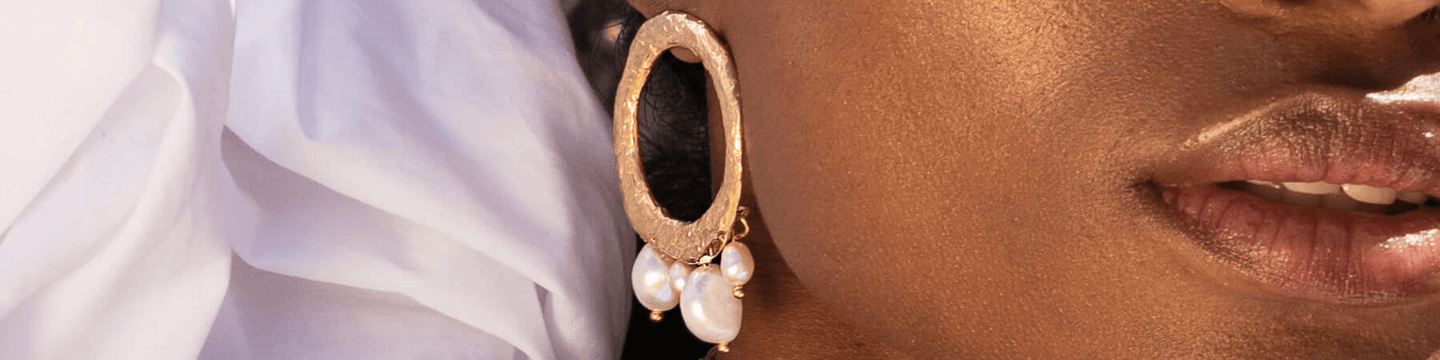 Colección de Joyas con perlas: pendientes, collares y anillos de perlas
