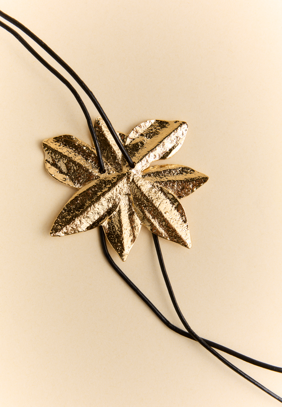 Collier Fleur De Lotus Doré