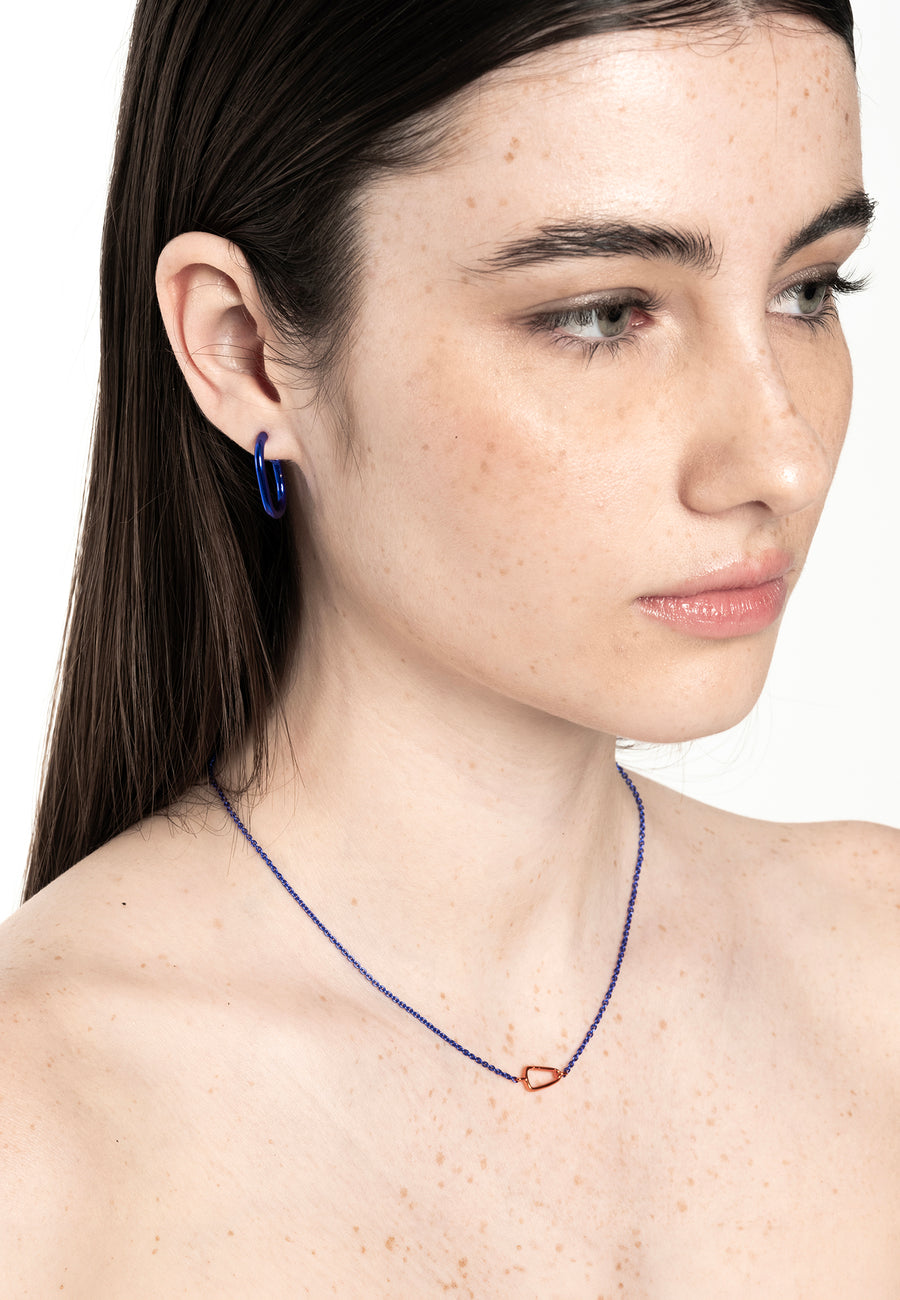 Combinación de collar con mosquetón mini y pendientes azul eléctrico 
