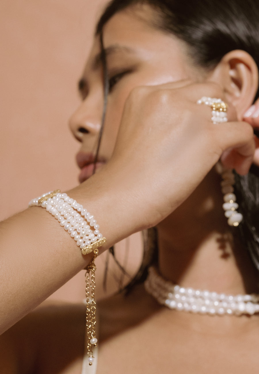 pulsera brazalete de perlas