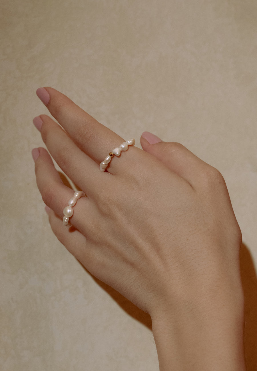 anillo fino de perlas