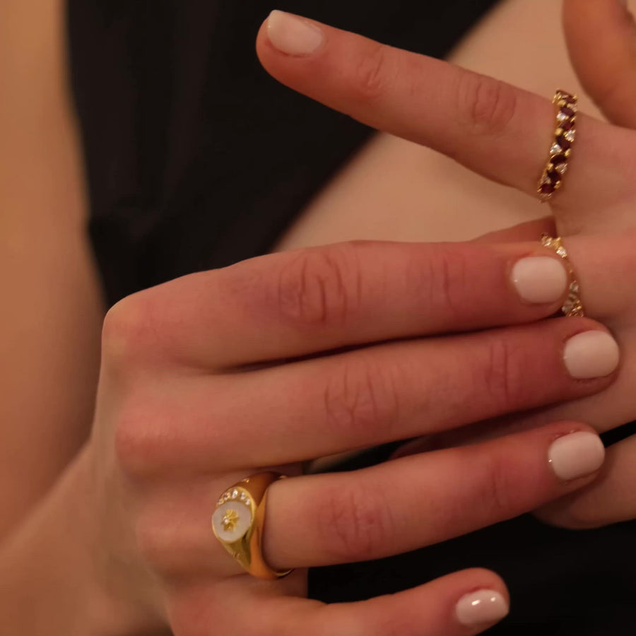 Video de la coleccion de anillos dorados finos Birthstone de LAVANI Jewels