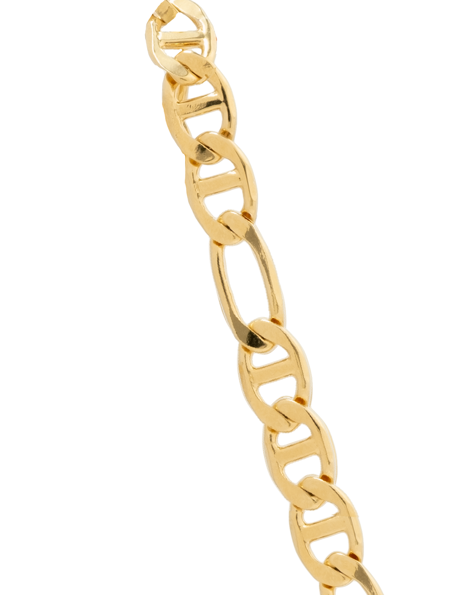 Collar Marine dorado con cadenas vistas de cerca