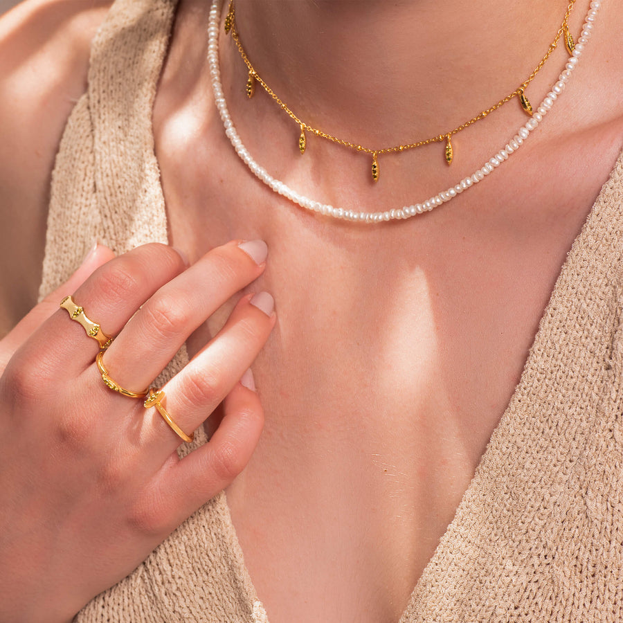 Collar Fez con palmero dorado combinado con anillos de la colección