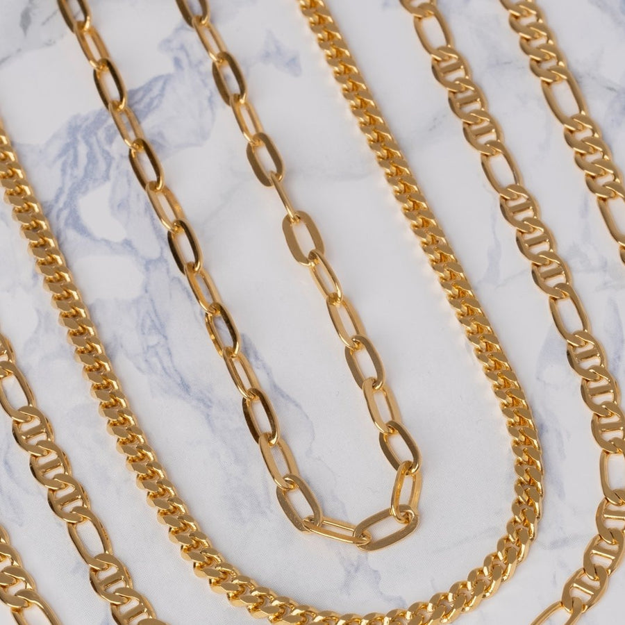 Detalle de collares de eslabones dorados de cadena de la joyería online Lavani