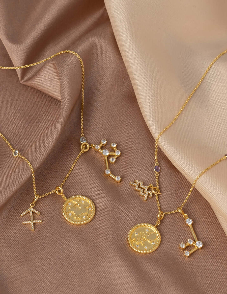 collares dorados simbolo zodiacal